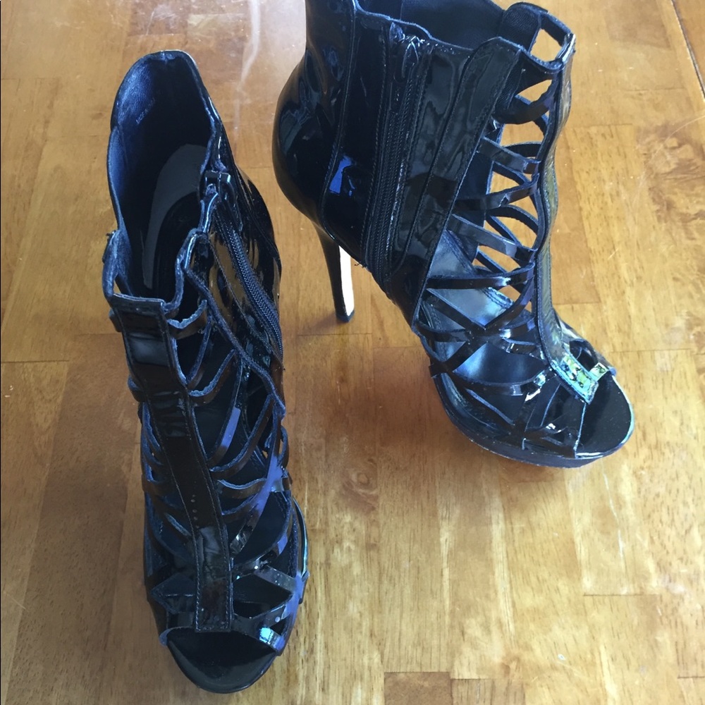High heels with side zipper